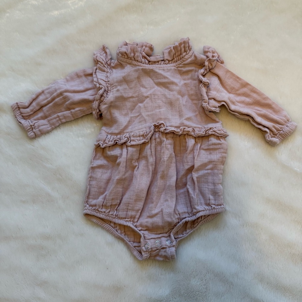 Kate Quinn baby girl ruffle bubble size 6–12 months